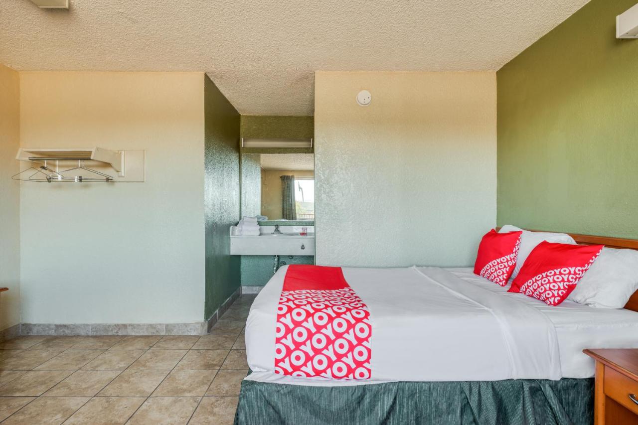  | OYO Hotel Tucson Downtown