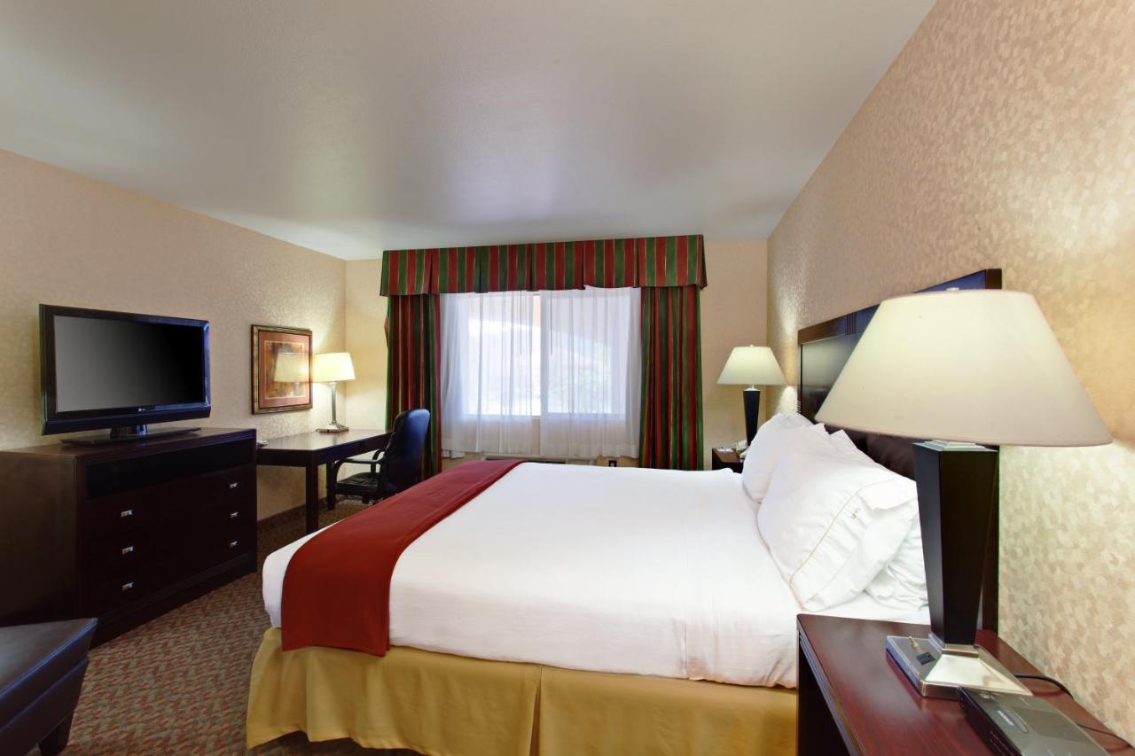 King Room at Holiday Inn Express Temecula by IHG