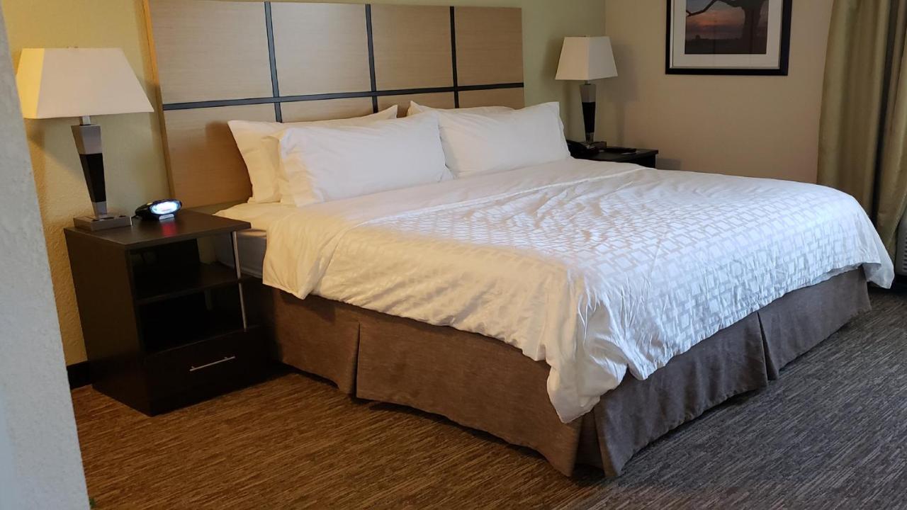 One-Bedroom One King Hear Mobility Access Tran Shower at Candlewood Suites Woodward, an IHG Hotel
