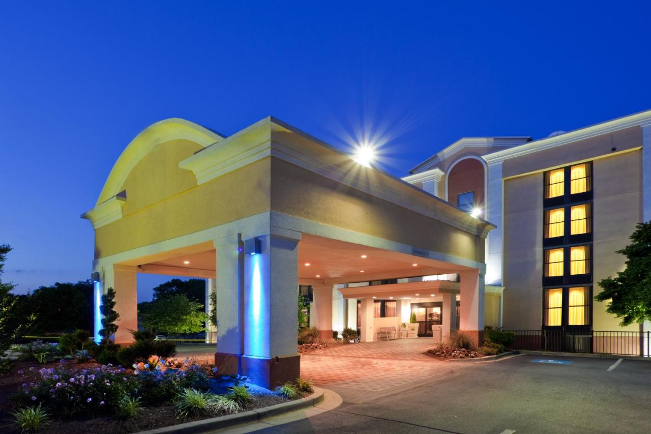  | Holiday Inn Express Washington DC East- Andrews AFB, an IHG Hotel