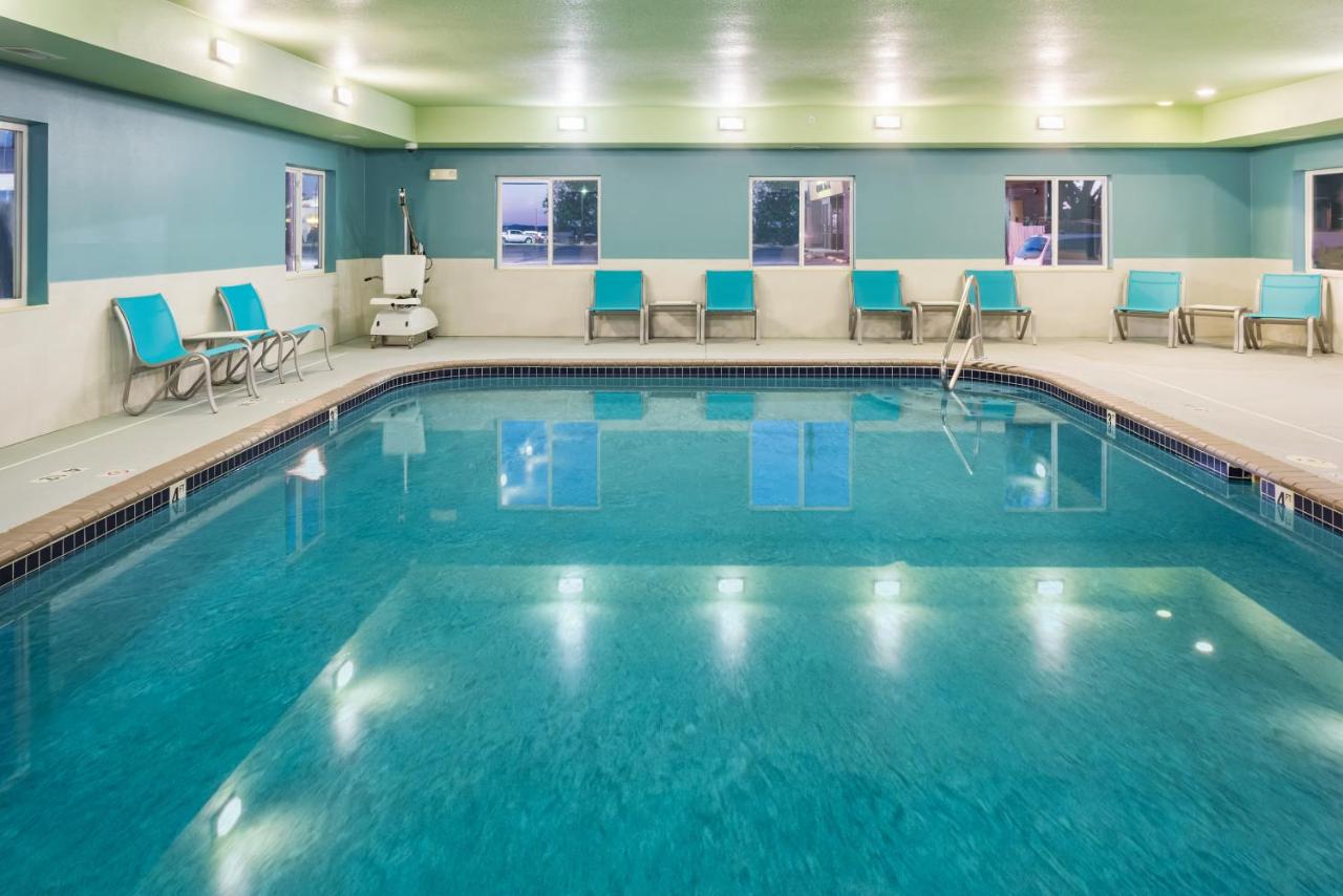 | Holiday Inn Express Warrenton, an IHG Hotel
