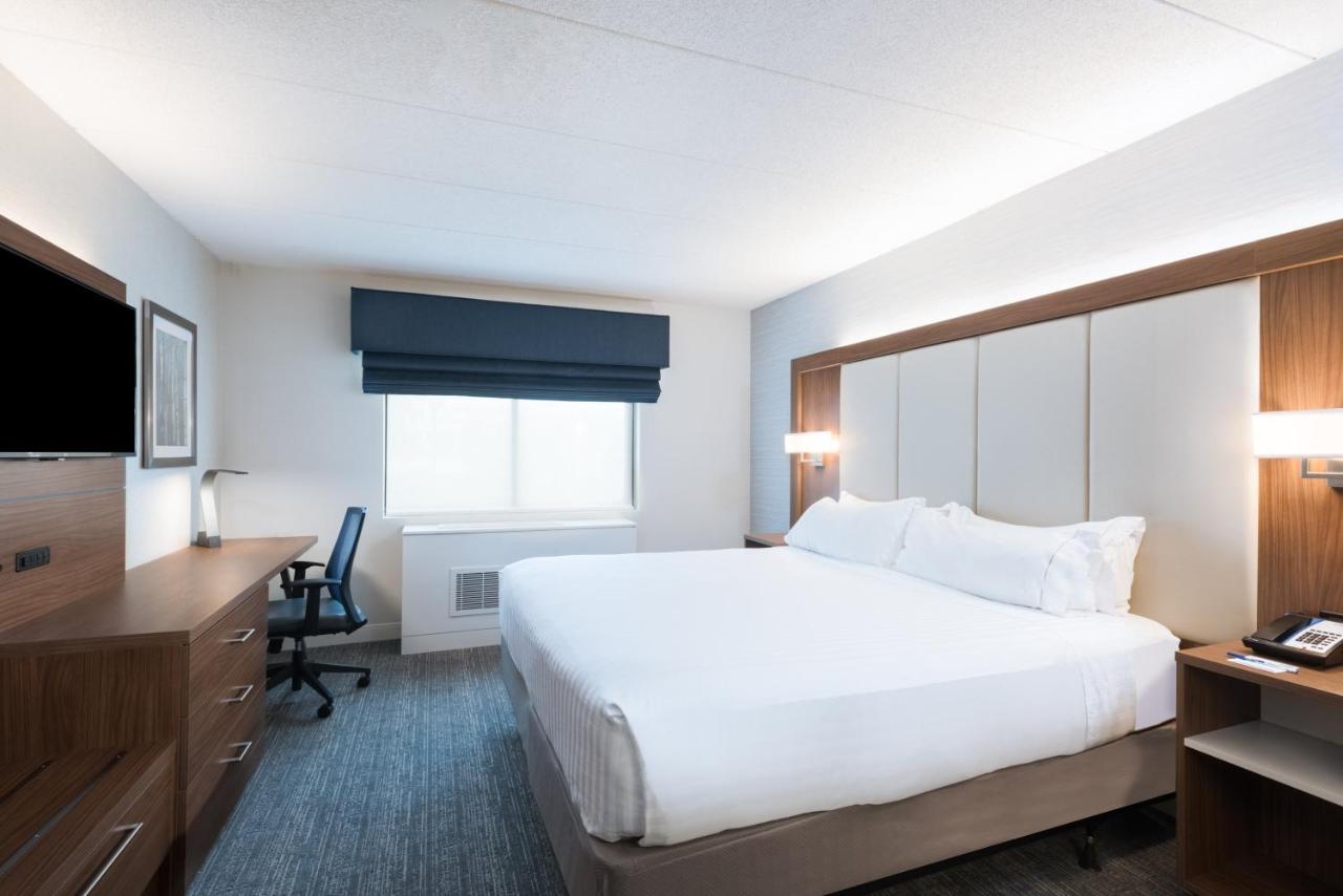 King Room - Non-Smoking at Holiday Inn Express Boston - Waltham by IHG