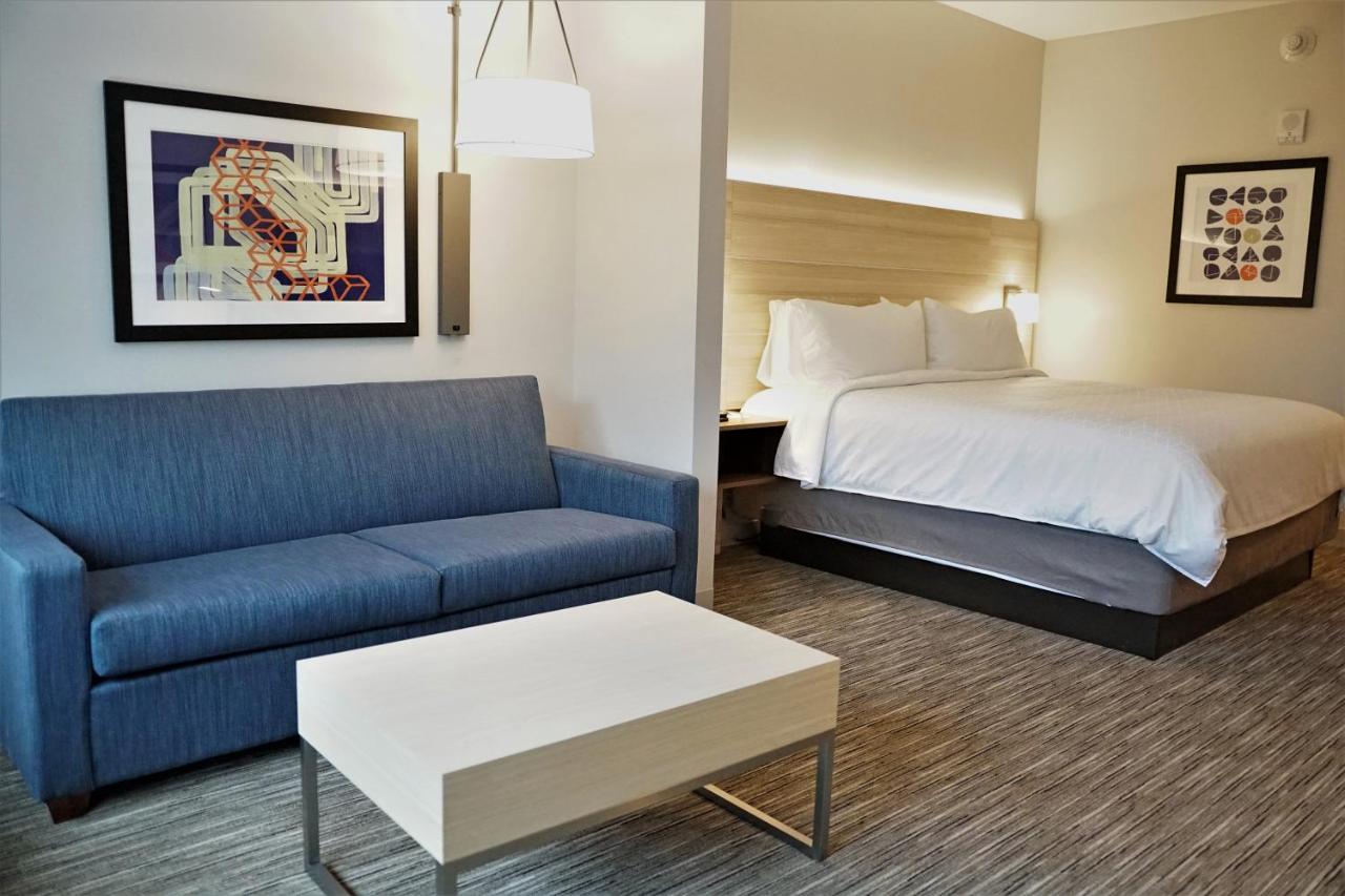King Suite - Non-Smoking at Holiday Inn Express & Suites Ocala by IHG