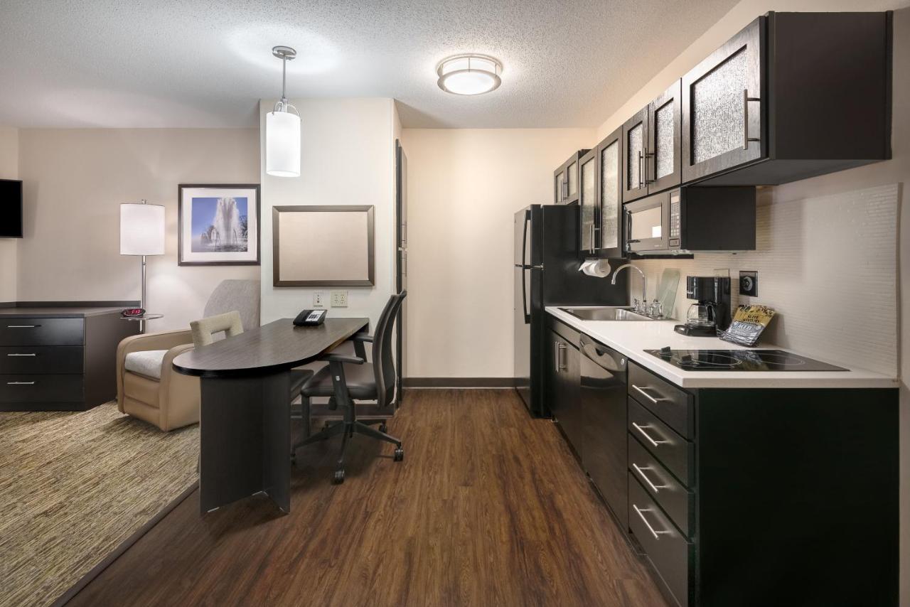 | Candlewood Suites Sterling, an IHG Hotel