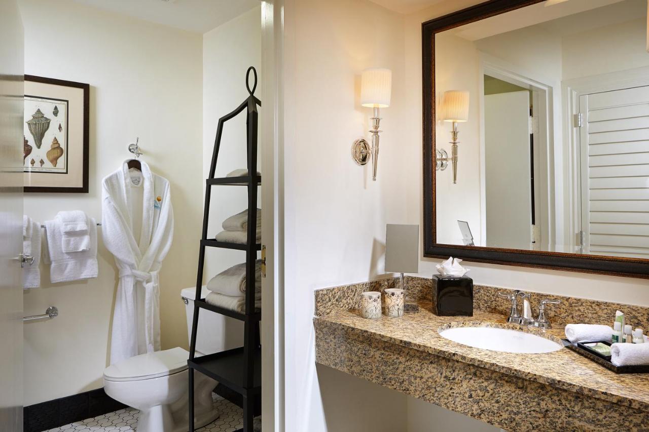 Deluxe King Room Lake View with Balcony at Inn at Pelican Bay