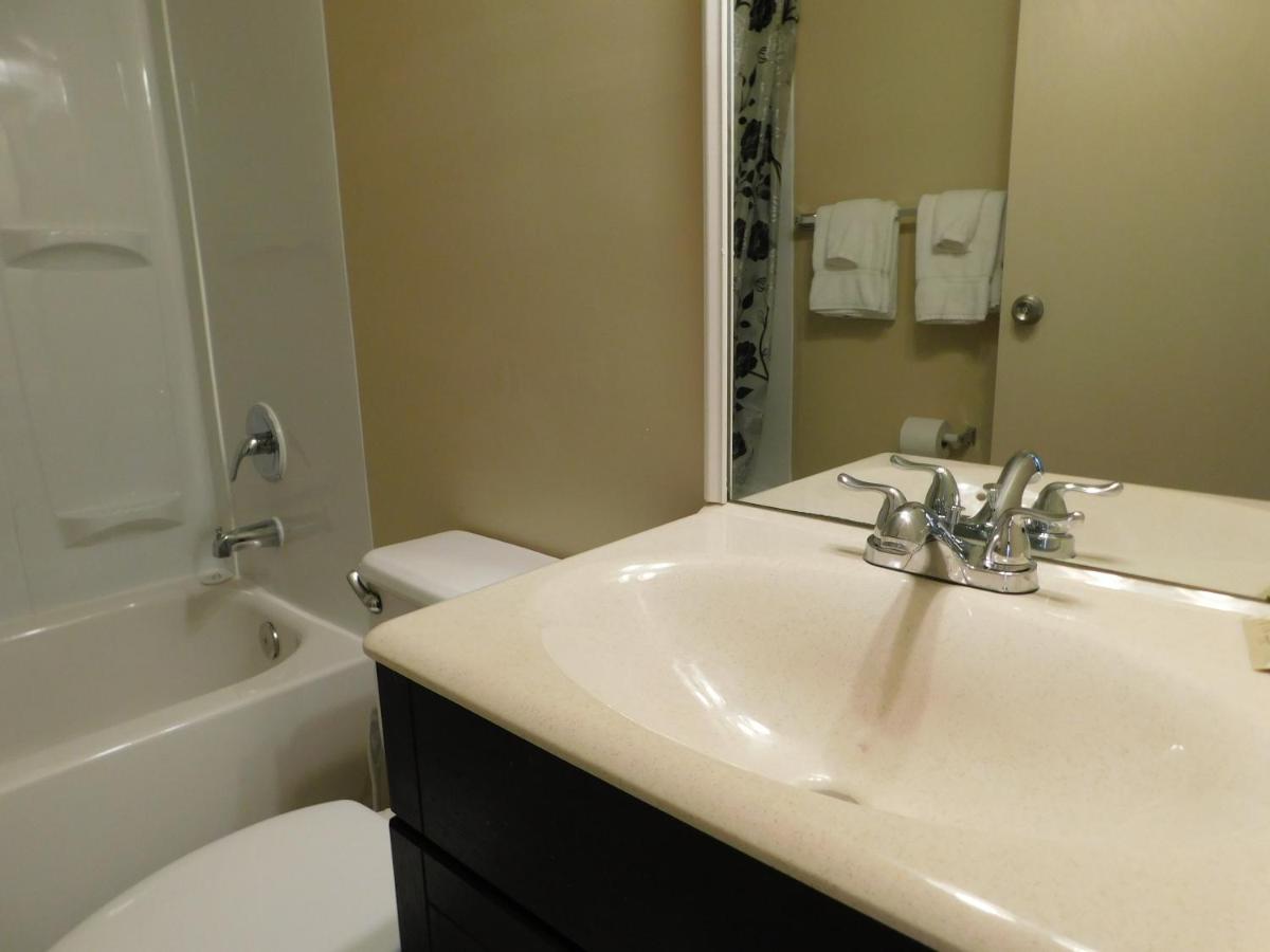 Deluxe Room at APM Inn and Suites