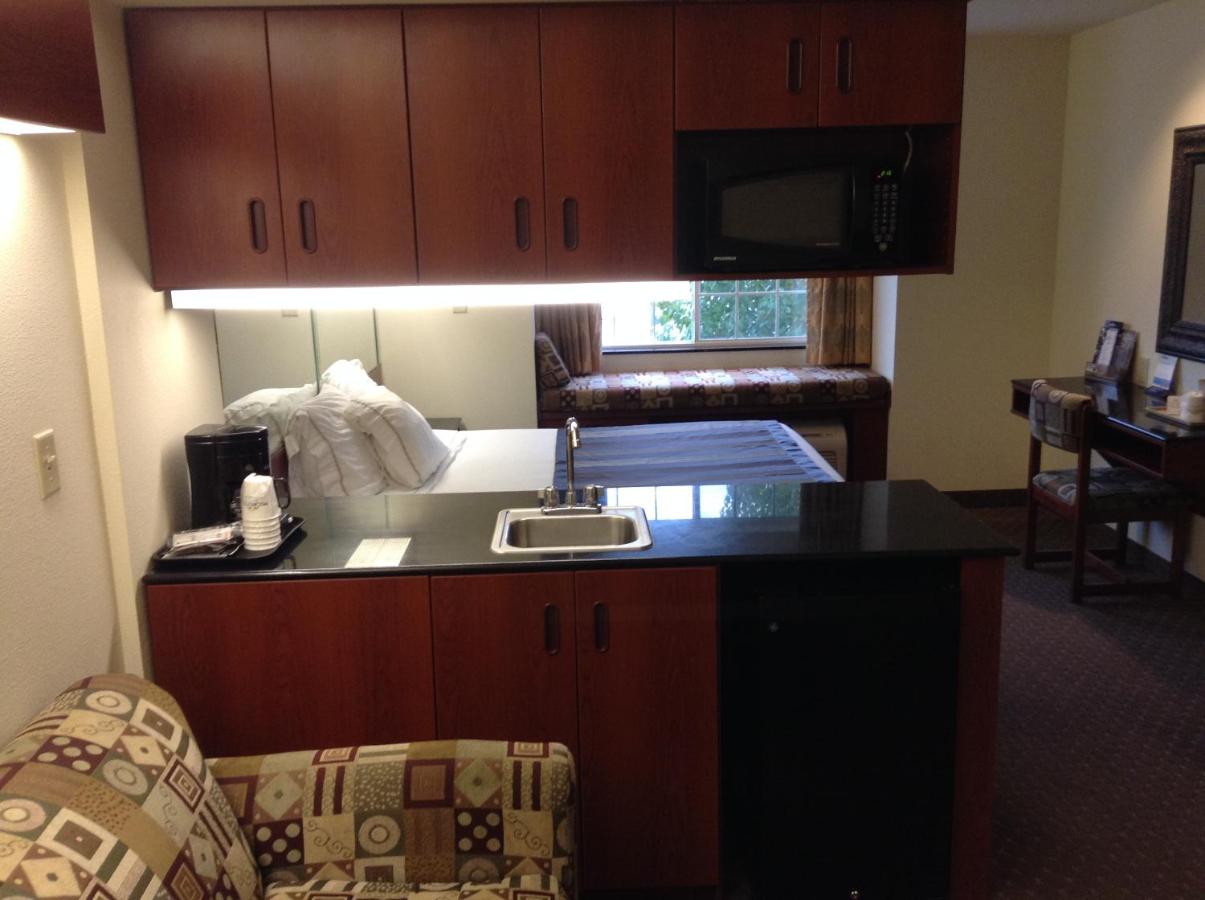 Queen Suite - Non-Smoking at Microtel Inn & Suites by Wyndham Indianapolis Airport