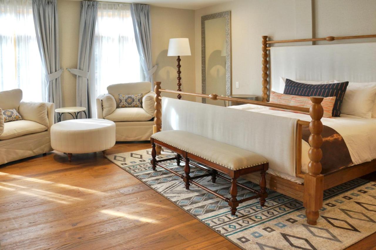 King Room with Mountain View at Zane Grey Pueblo Hotel