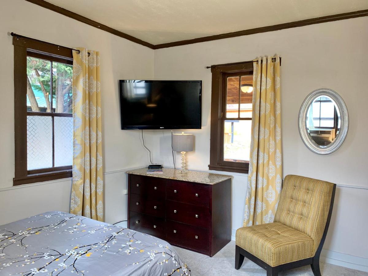 | Creek Water Inn