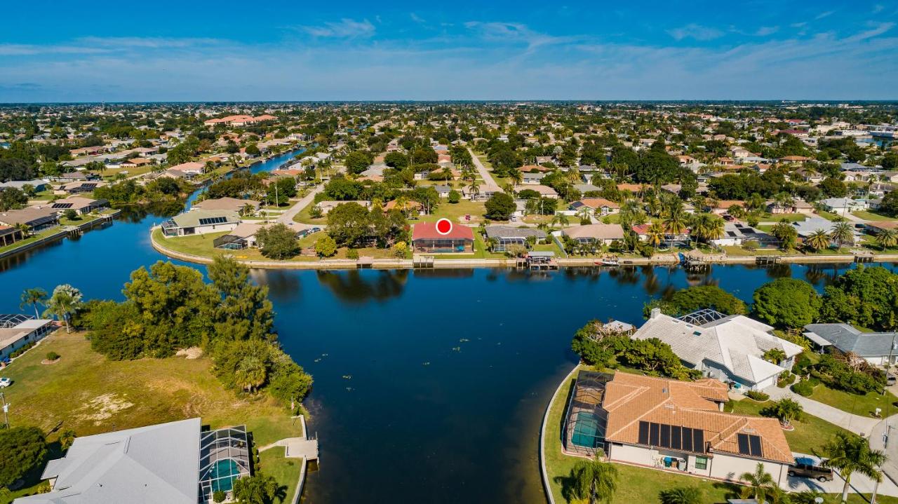 | Scenic water view, 2 master suites with direct pool access - Villa Casa Amarilla