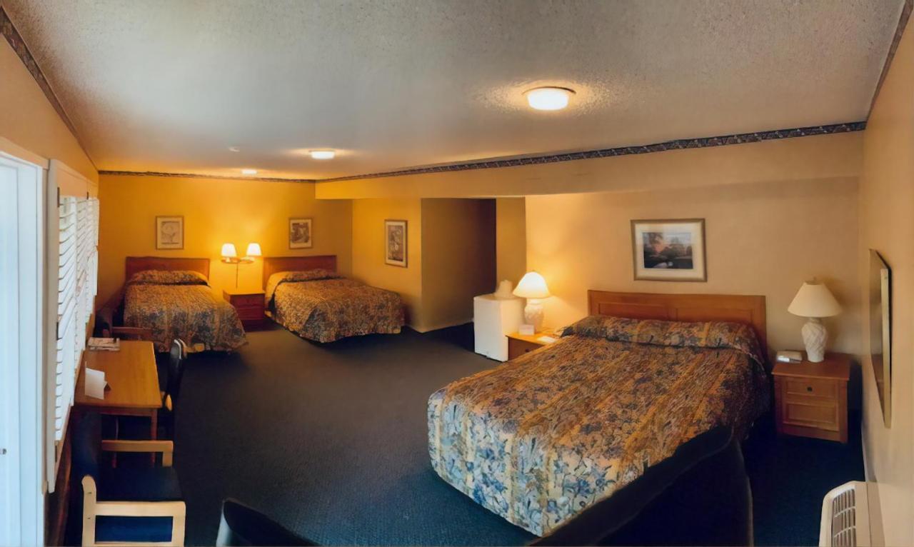 | Saga Motor Hotel Pasadena