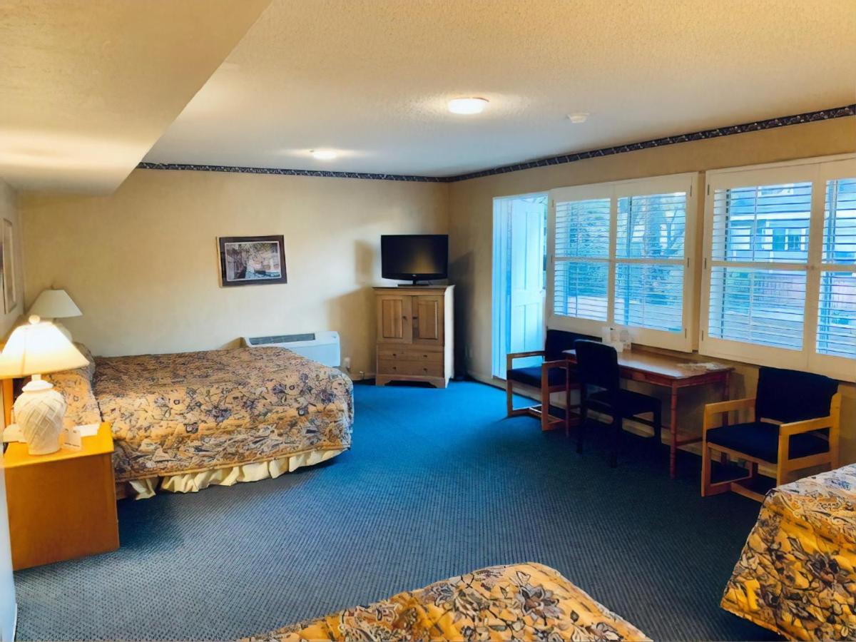 | Saga Motor Hotel Pasadena
