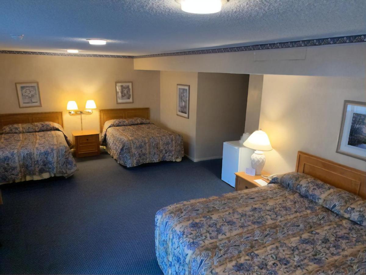 | Saga Motor Hotel Pasadena
