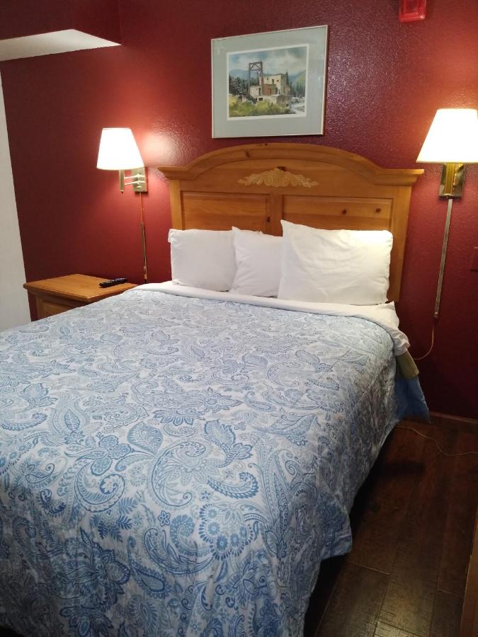 | Econo Inn