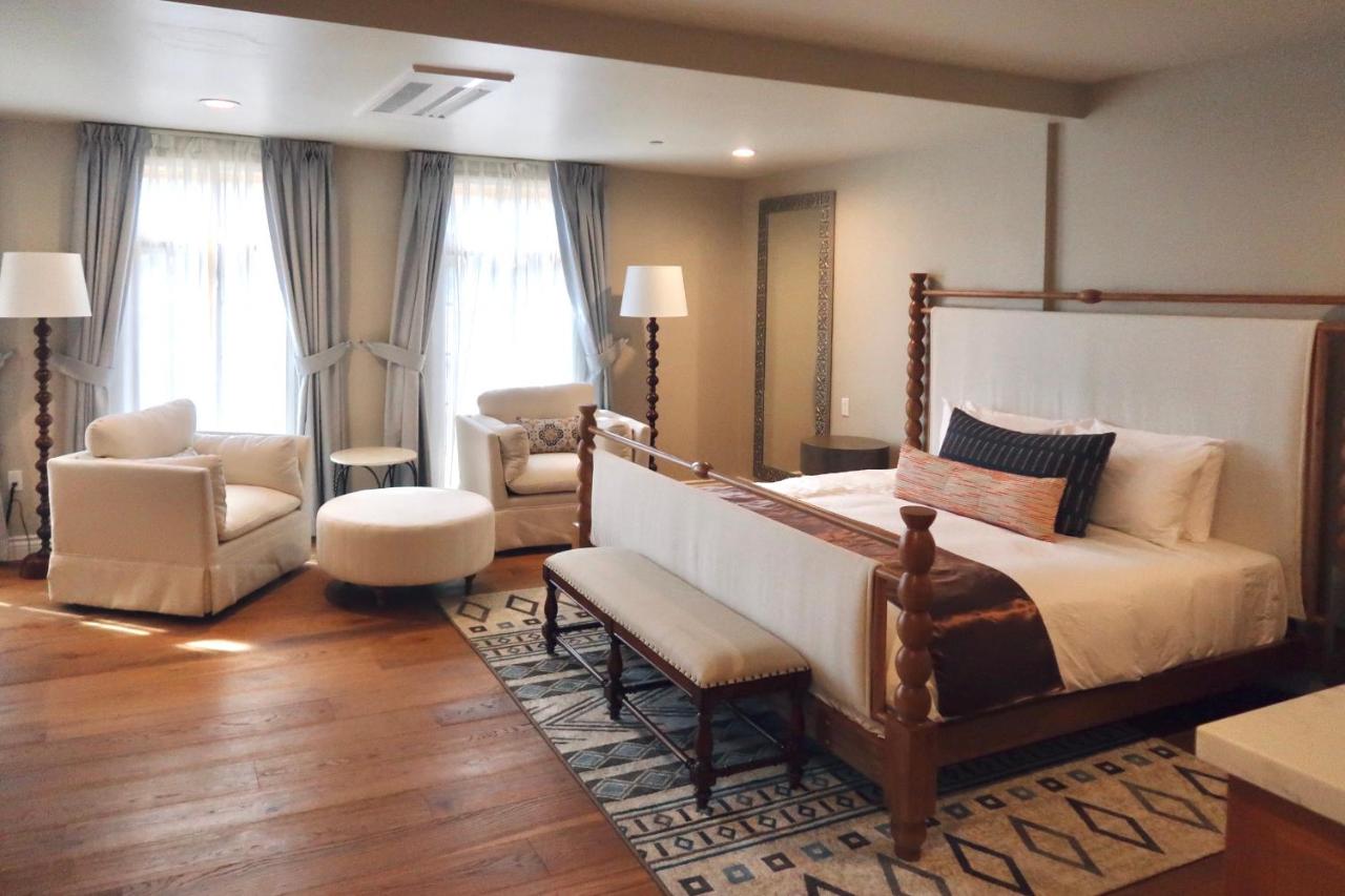 King Room with Mountain View at Zane Grey Pueblo Hotel