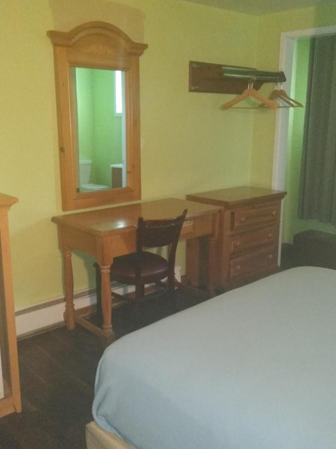  | Econo Inn