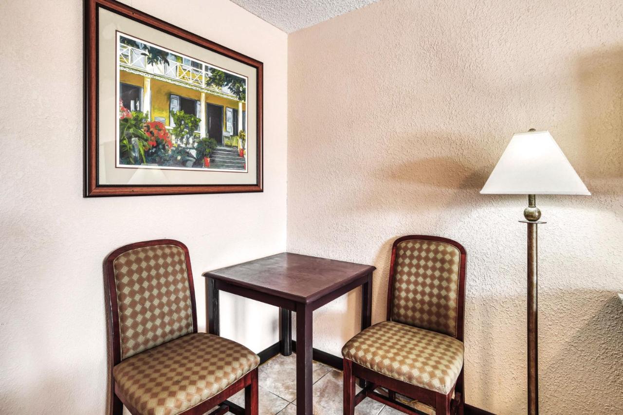 | Palms Garden Inn