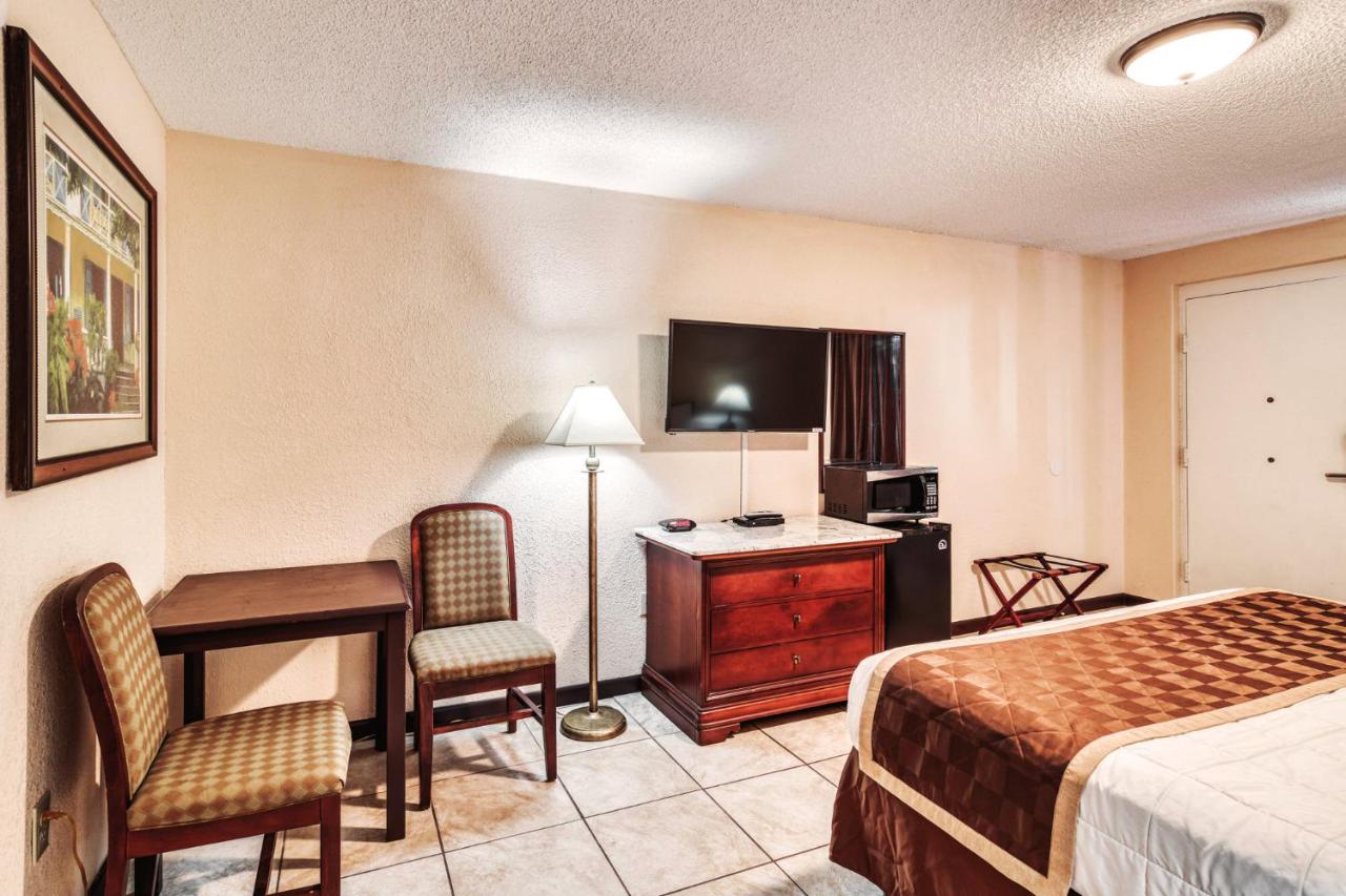 | Palms Garden Inn