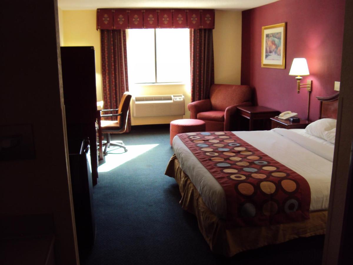 Queen Studio - Non-Smoking at Super 8 by Wyndham Gettysburg