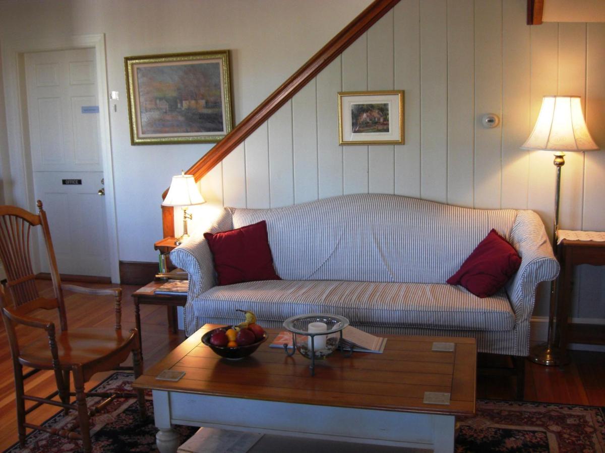 | Seafarer Inn