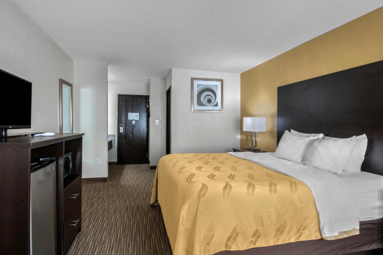 King Room - Non-Smoking at Quality Inn & Suites Metropolis I-24