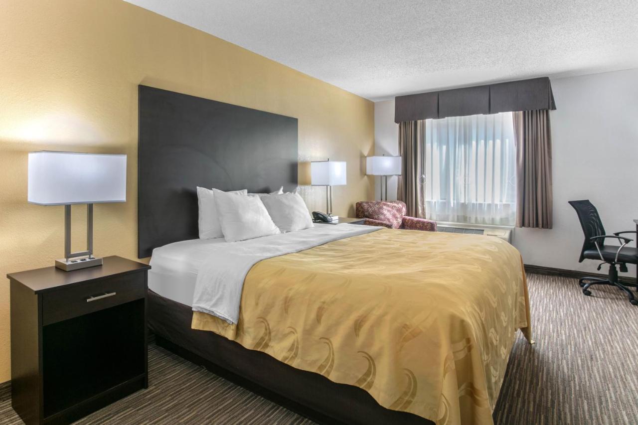 King Room - Non-Smoking at Quality Inn & Suites Metropolis I-24