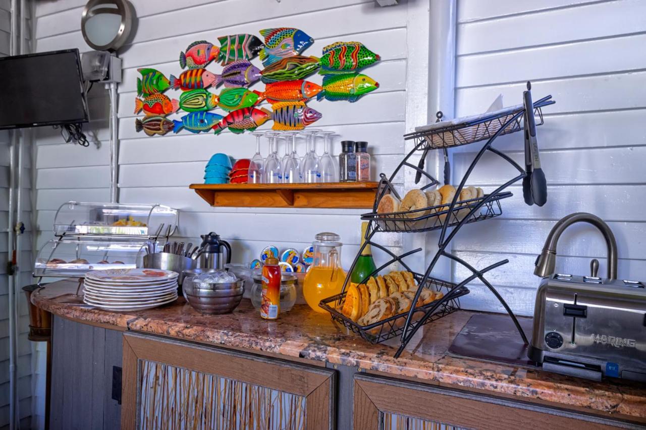 | Seascape Tropical Inn