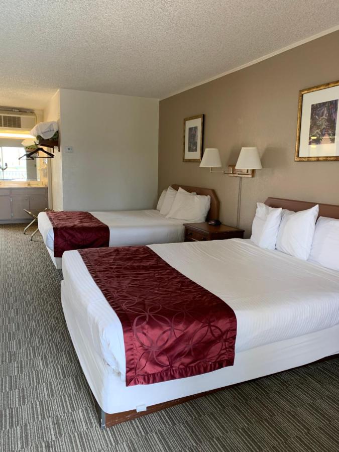 Standard Double or Twin Room with Balcony at Desert Hot Springs Spa Hotel