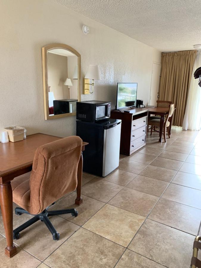 Mountain View King at Desert Hot Springs Spa Hotel