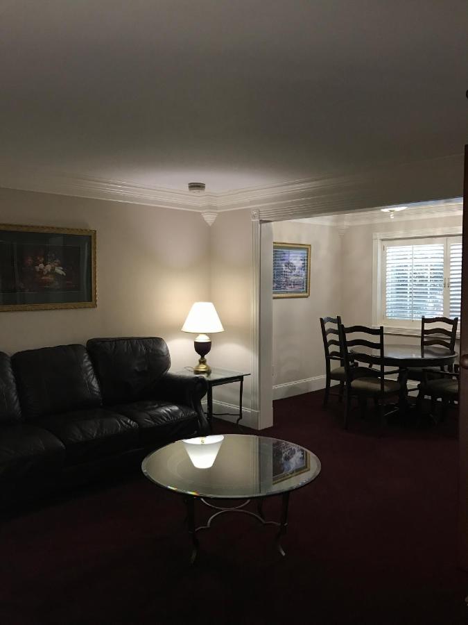  | LA Plaza Apartments