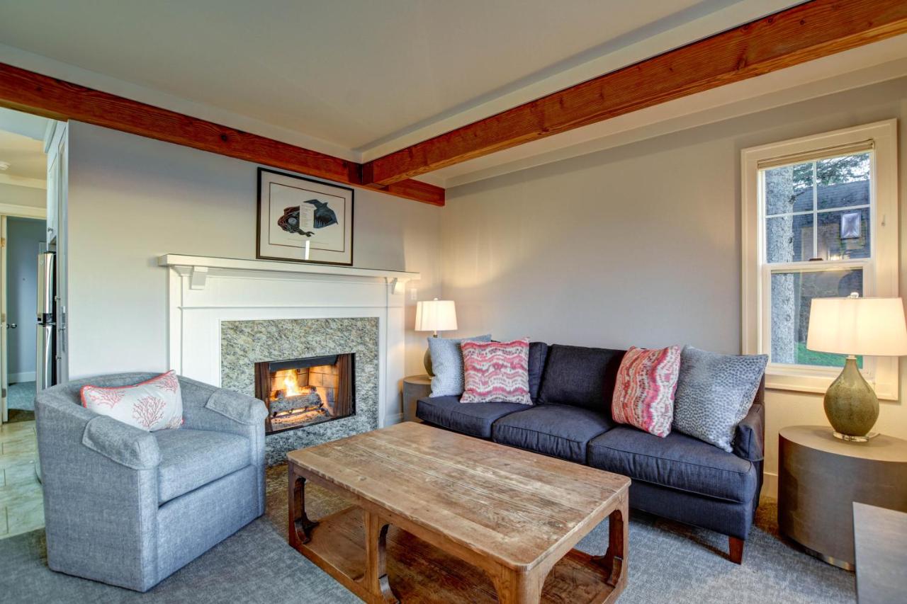 White Heron Victorian - Ocean Front One Bedroom Suite at The Waves