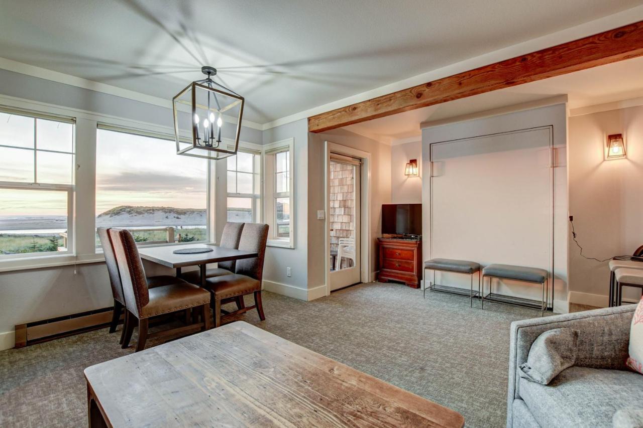 White Heron Victorian - Ocean Front One Bedroom Suite at The Waves