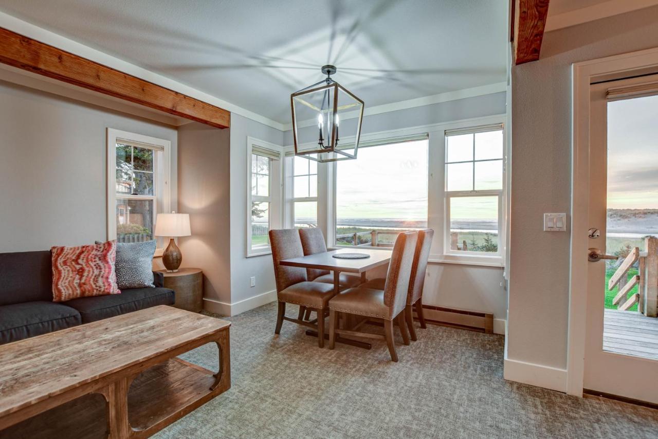 White Heron Victorian - Ocean Front One Bedroom Suite at The Waves
