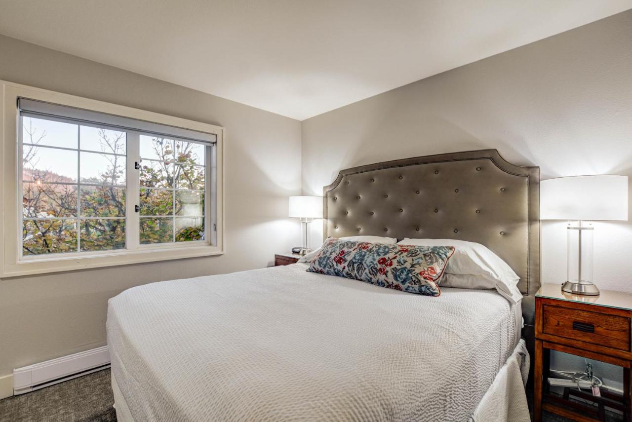 White Heron Victorian - Ocean Front One Bedroom Suite at The Waves