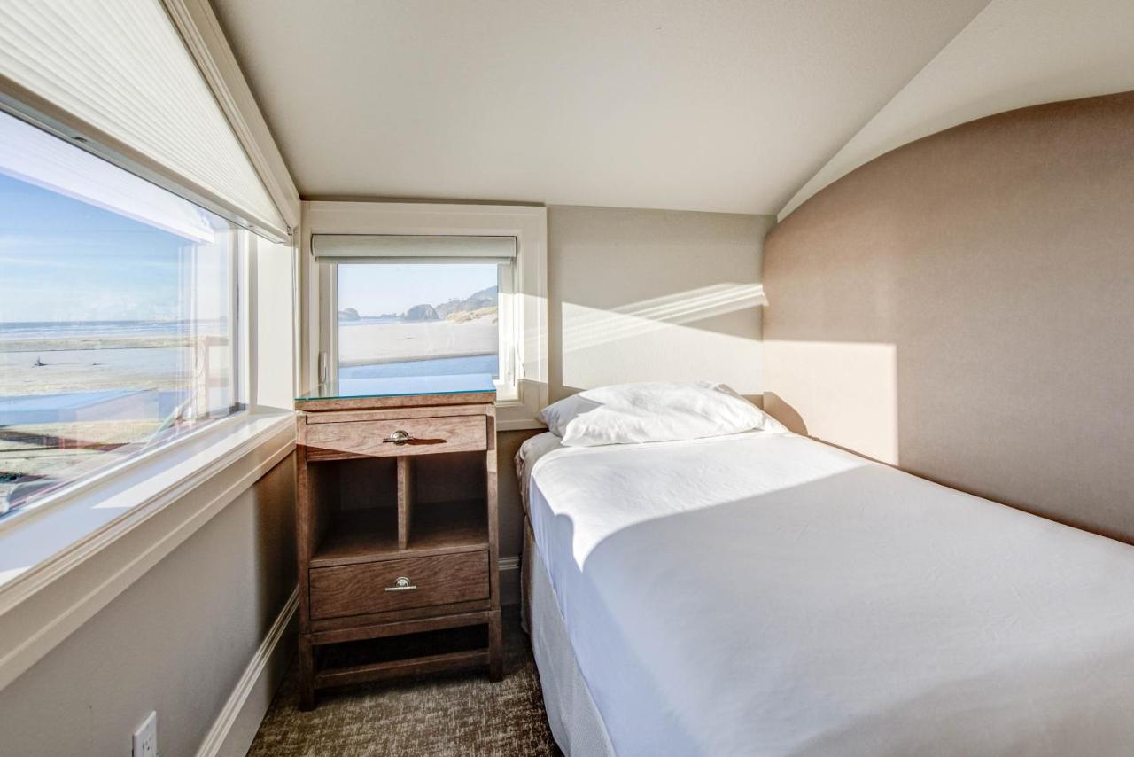 Flagship - Ocean Front Junior Suite at The Waves