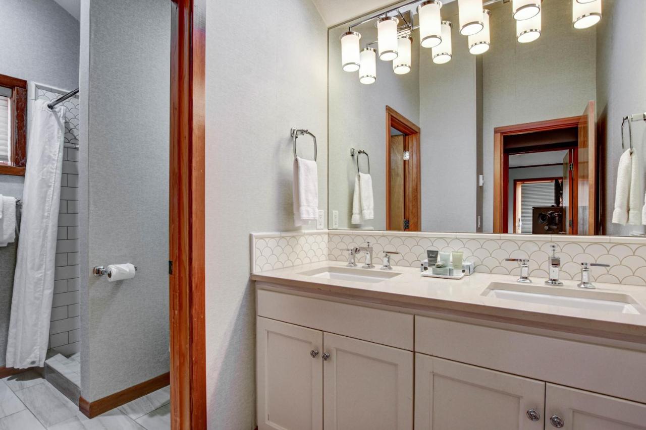Southwind One-Bedroom Suite with Ocean View at The Waves