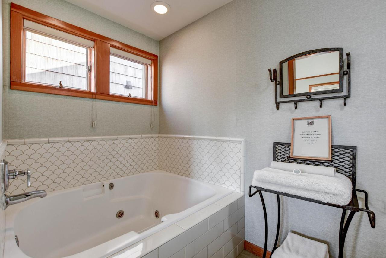 Southwind One-Bedroom Suite with Ocean View at The Waves
