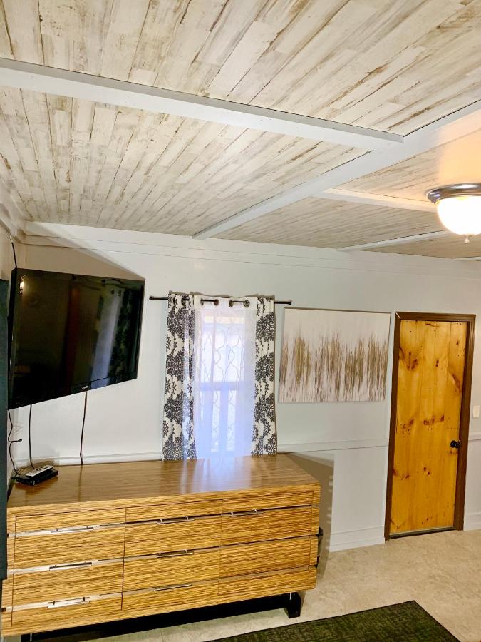 | Creek Water Inn