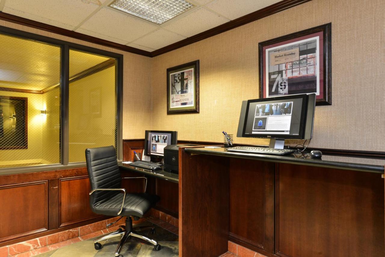 | Holiday Inn Express Portland SE - Clackamas Area, an IHG Hotel