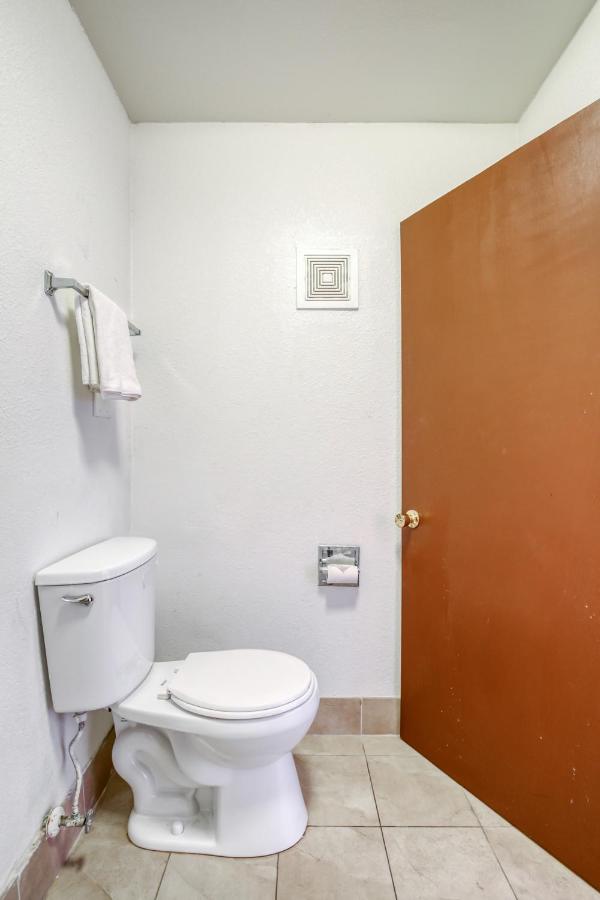 King Room at FairBridge Inn Express North Lima