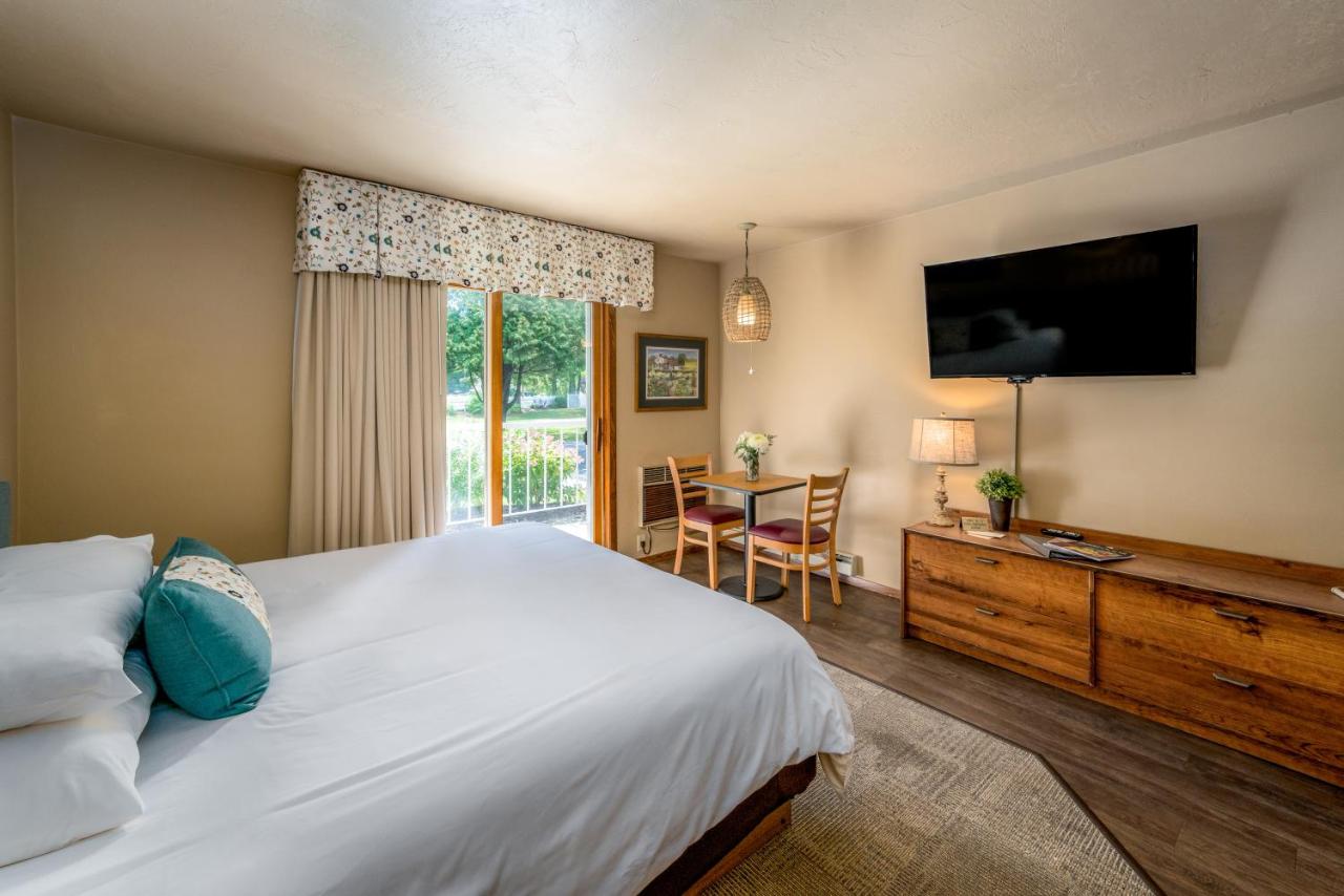 | Somerset Inn & Suites