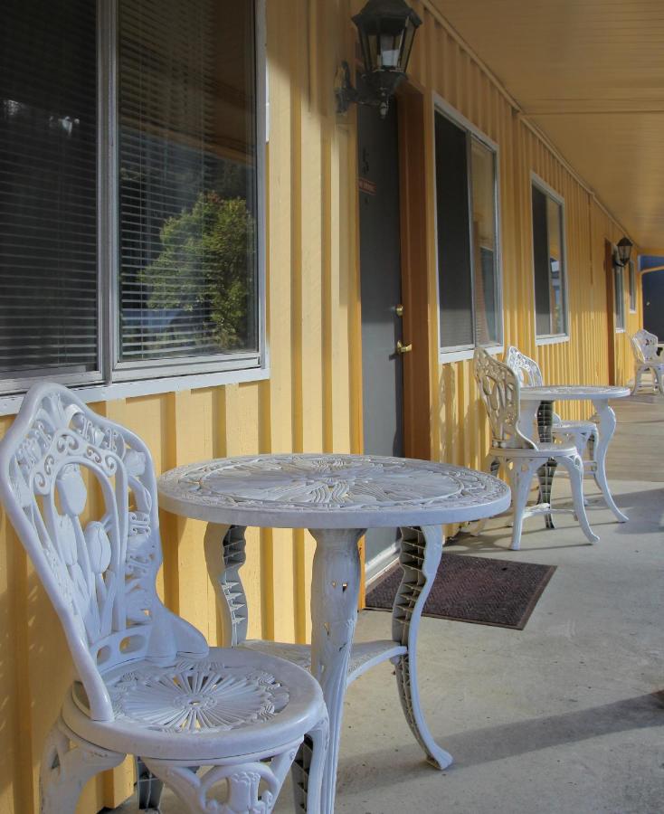 | Redwood Suites