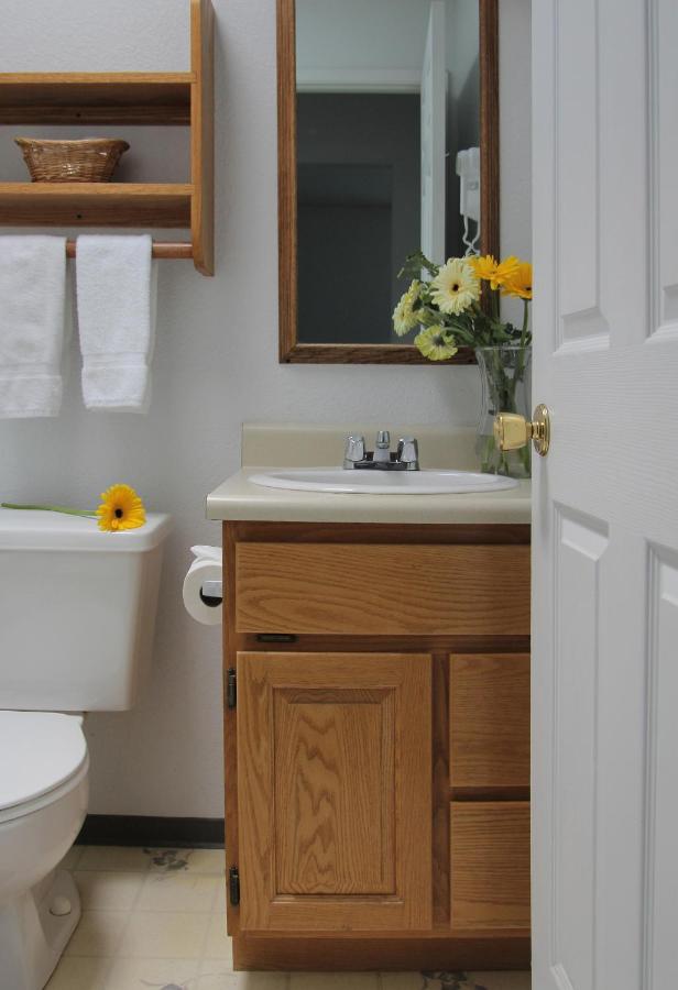 | Redwood Suites