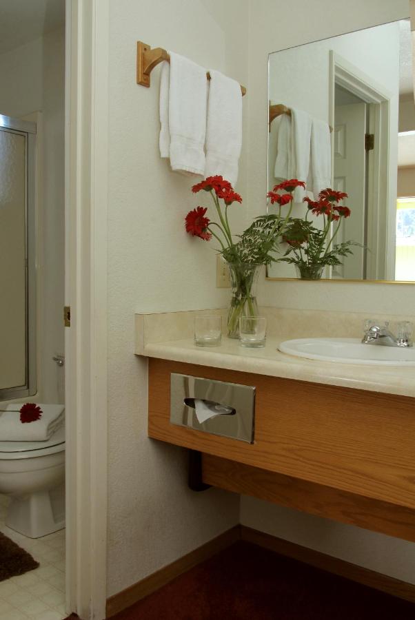 | Redwood Suites