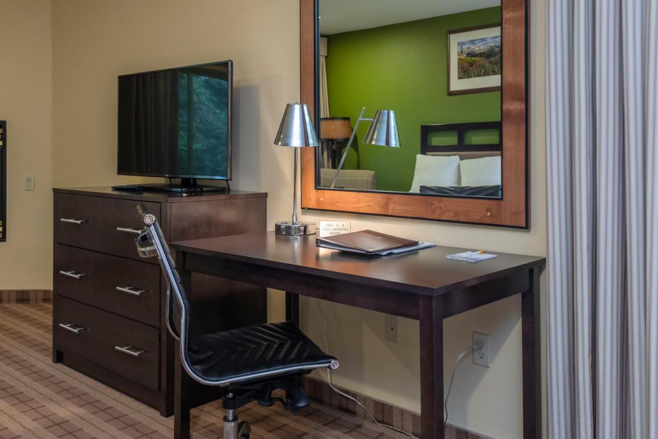 King Room at Truckee Donner Lodge