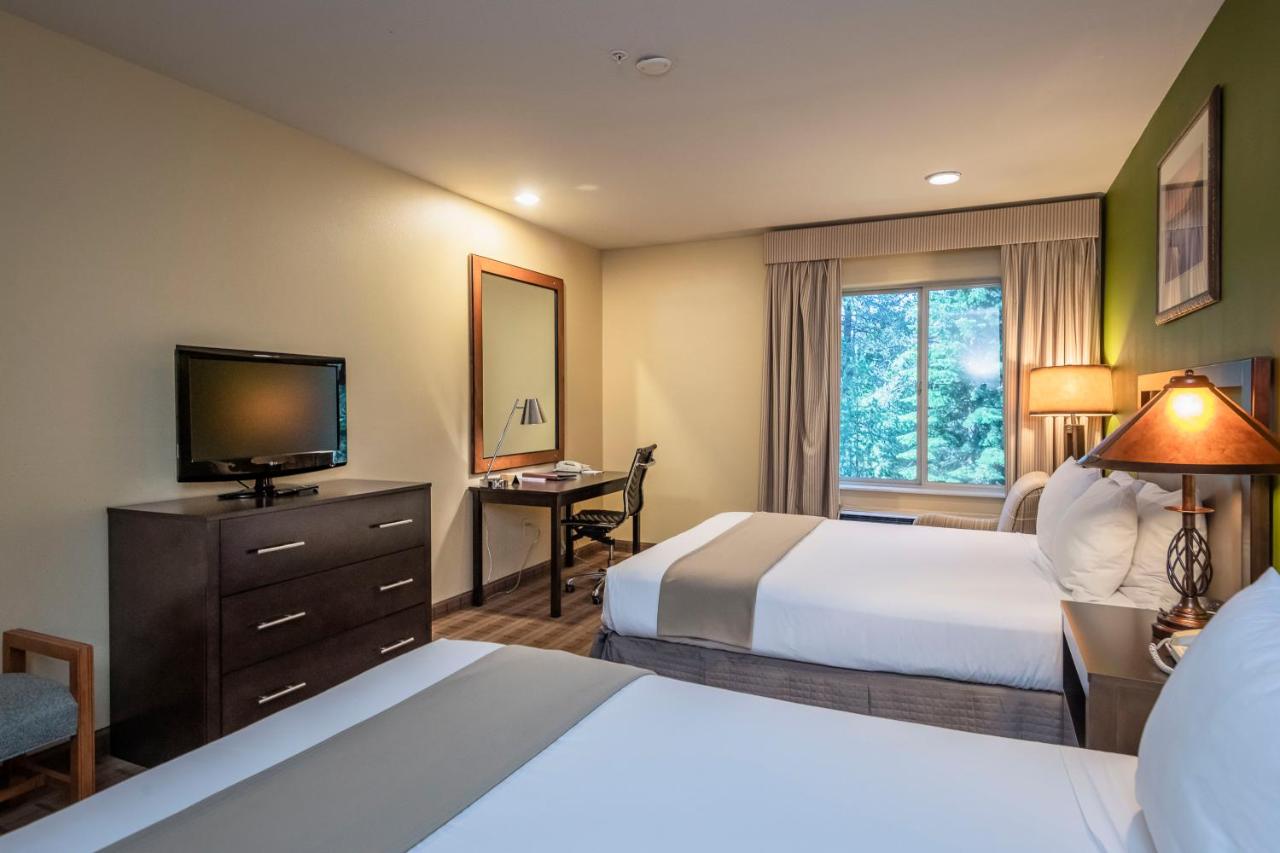 Queen Room with Two Queen Beds at Truckee Donner Lodge