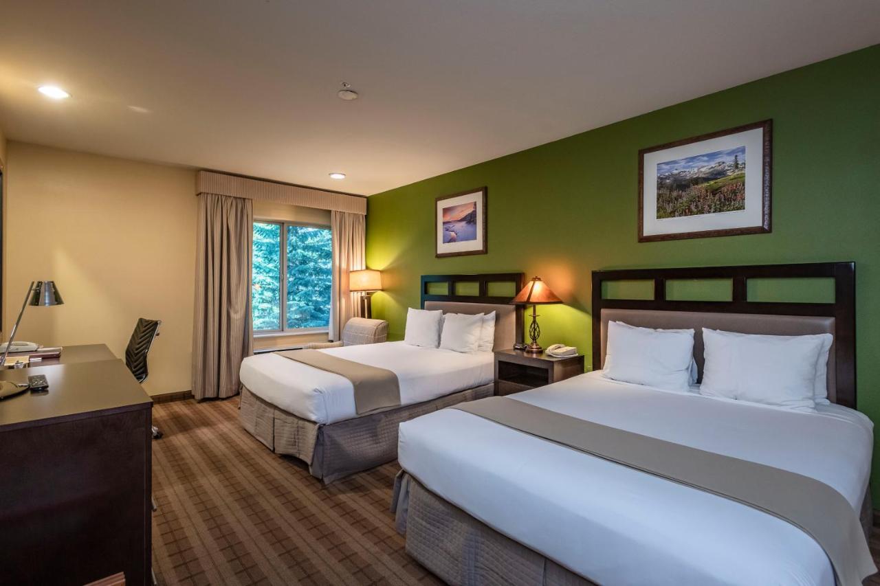 Queen Room with Two Queen Beds at Truckee Donner Lodge