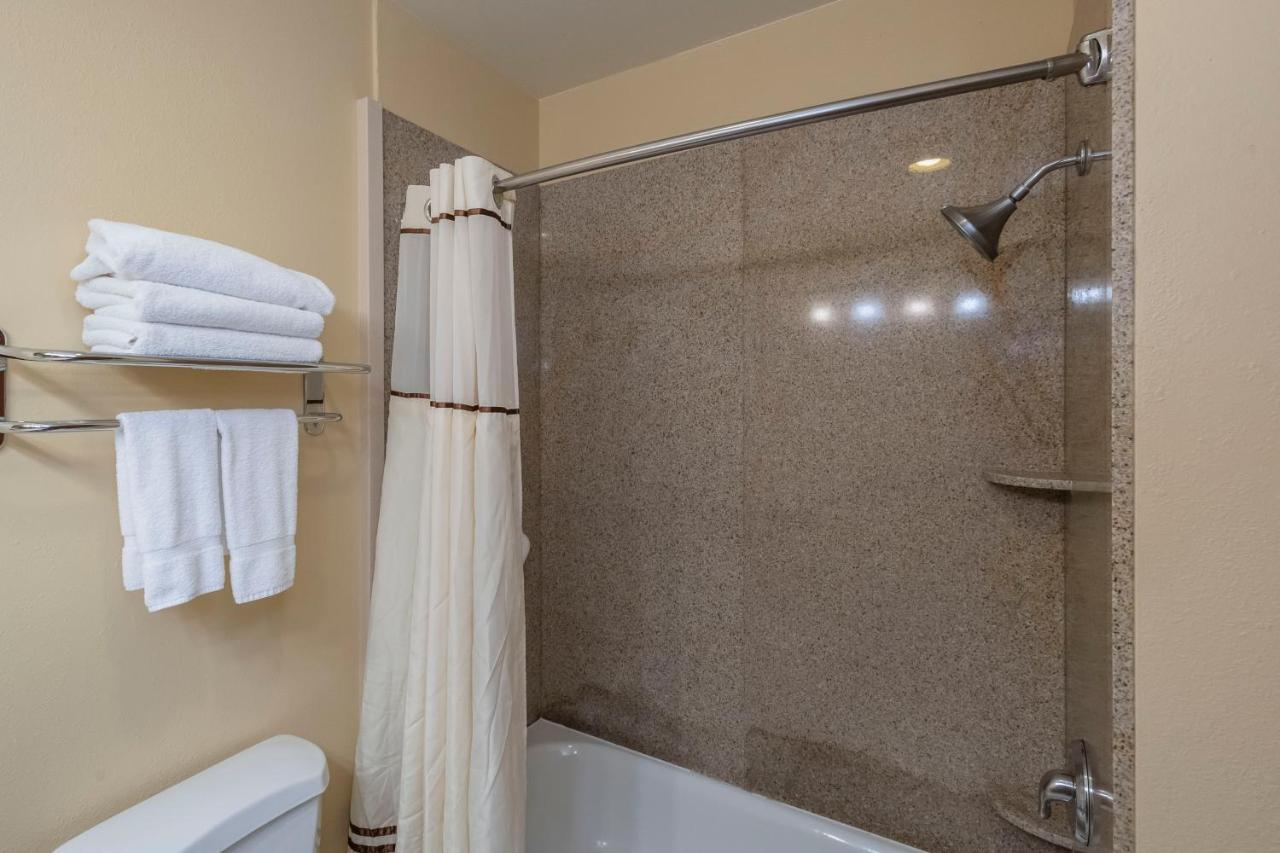 King Room at Truckee Donner Lodge