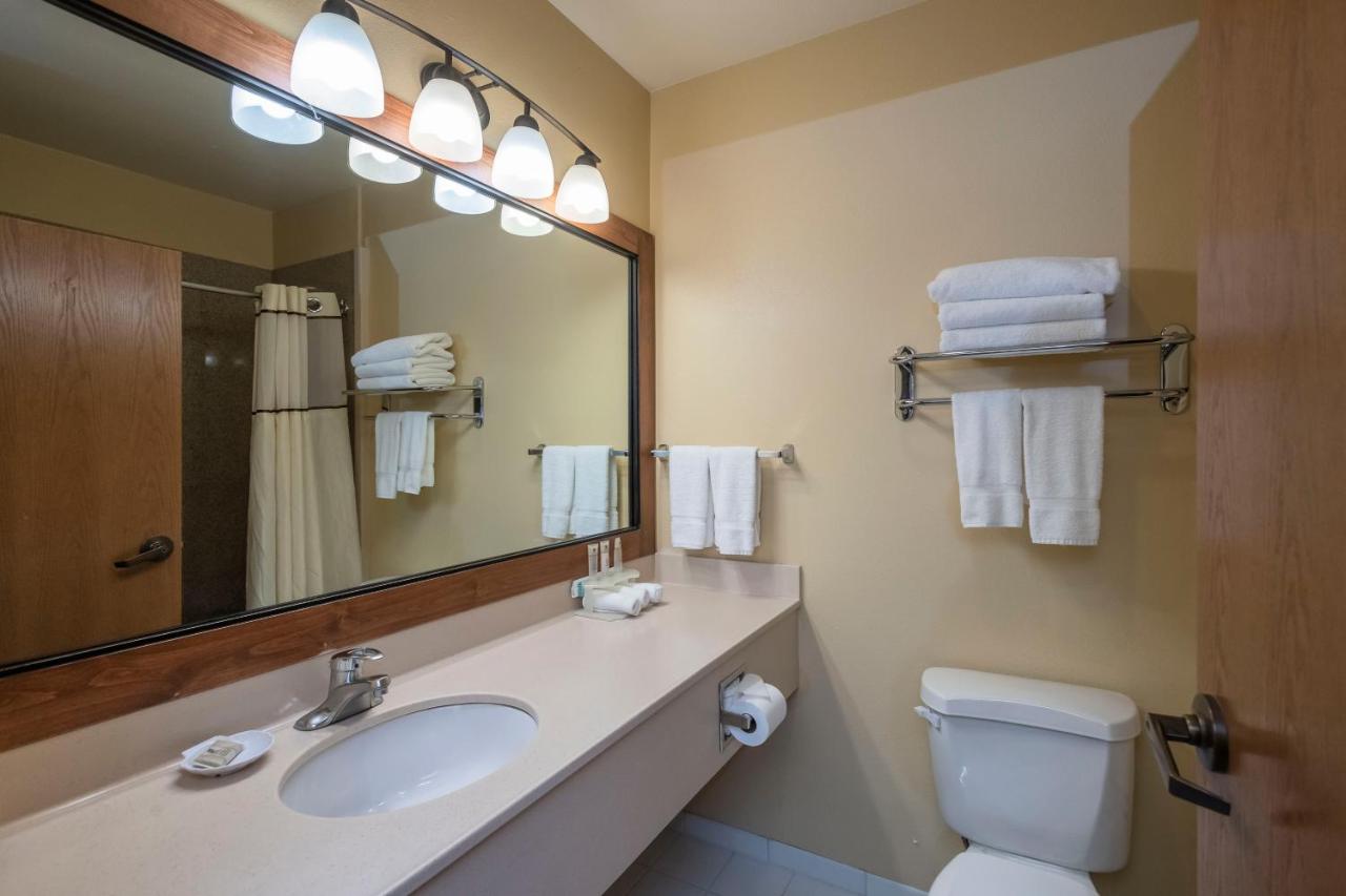 King Room at Truckee Donner Lodge