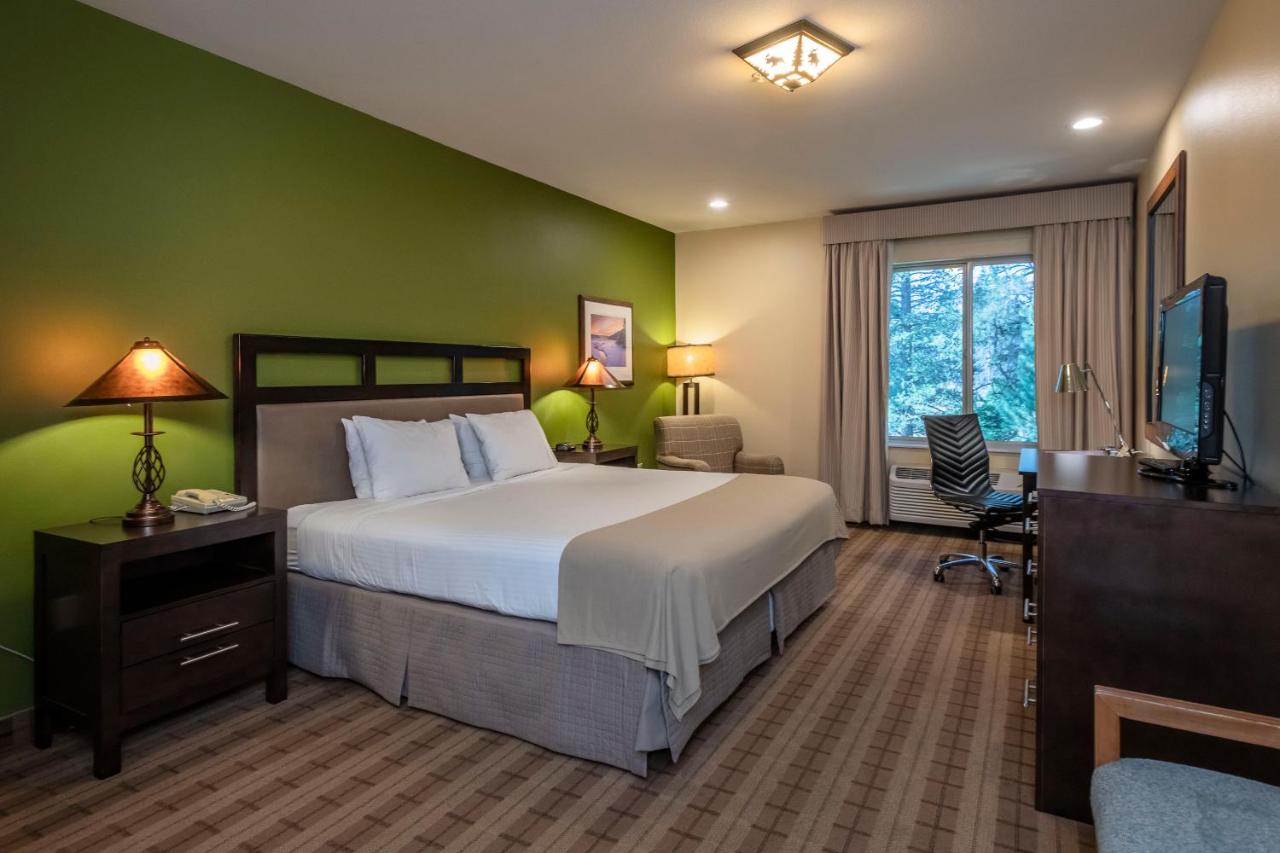 King Room at Truckee Donner Lodge